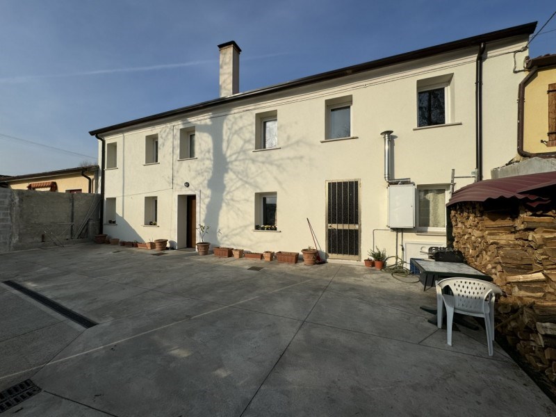 casa indipendente in vendita a Baone in zona Rivadolmo