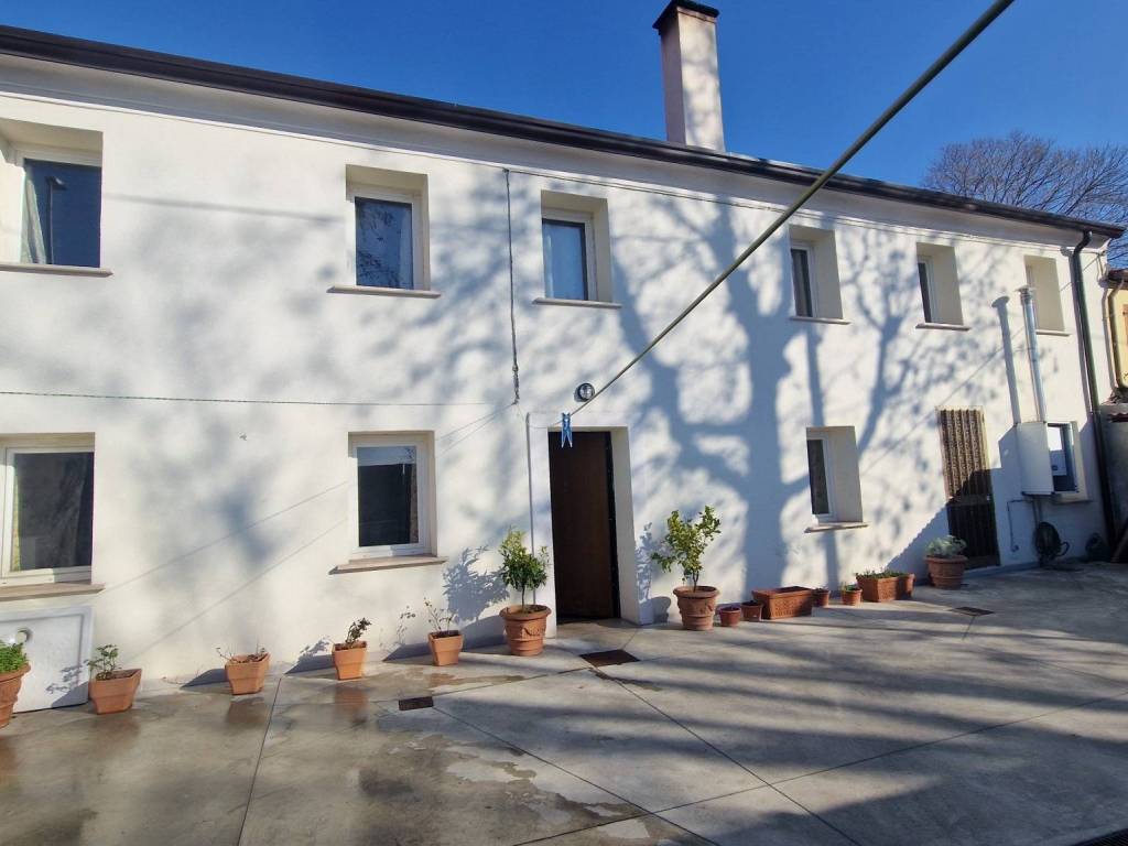 casa indipendente in vendita a Baone in zona Rivadolmo