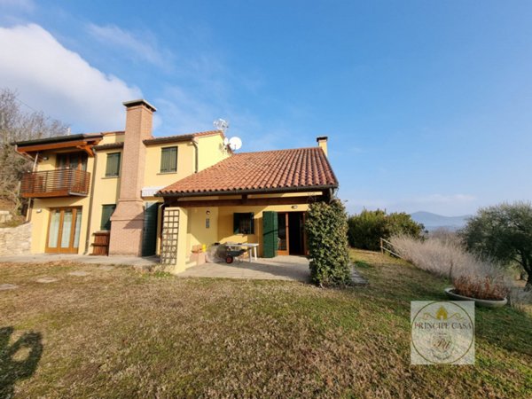 casa indipendente in vendita a Baone in zona Calaone