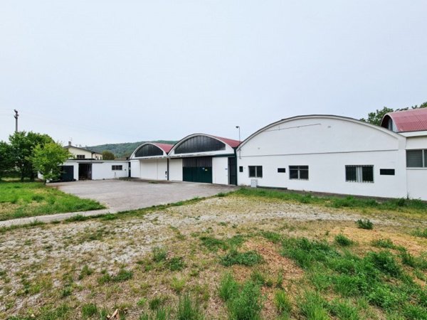 locale commerciale in vendita a Baone