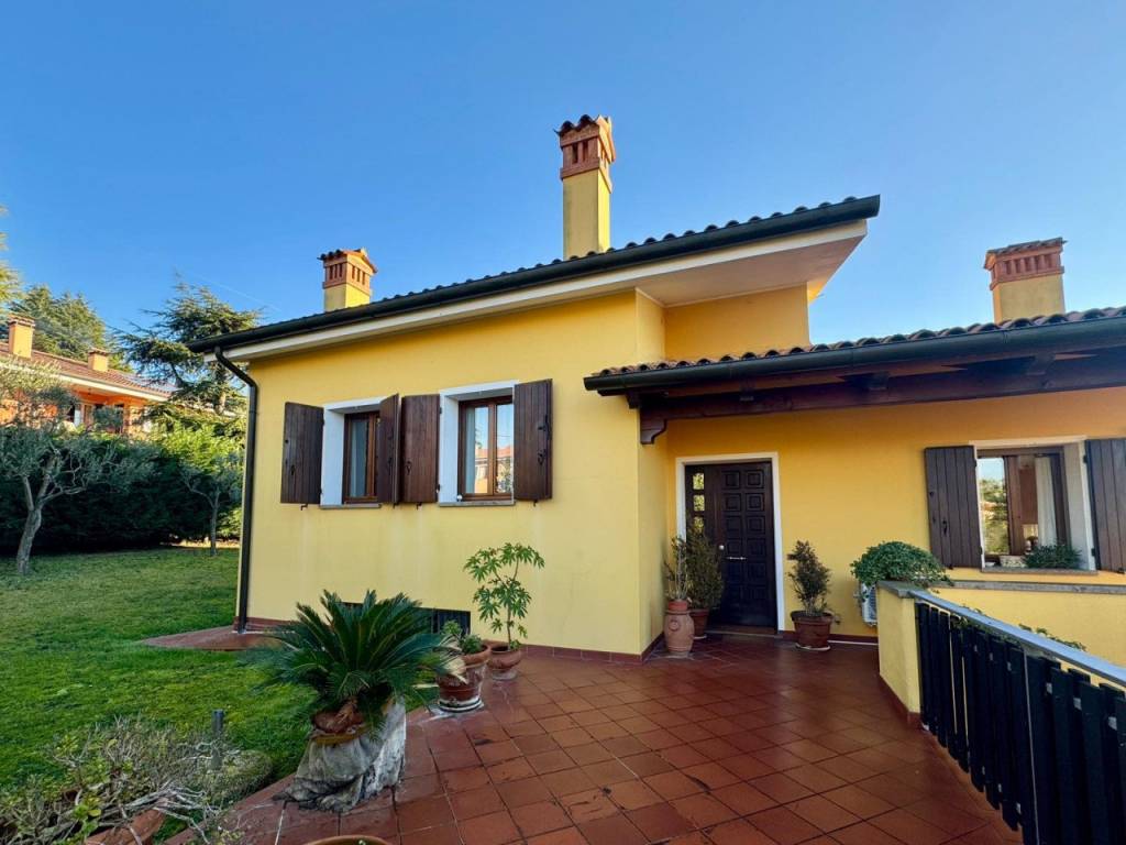 casa indipendente in vendita a Baone in zona Rivadolmo