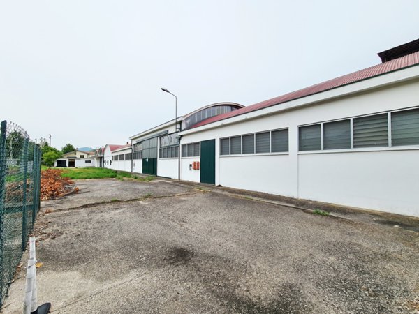 locale commerciale in vendita a Baone