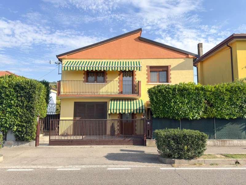 casa indipendente in vendita a Baone in zona Rivadolmo