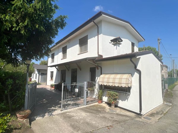 casa indipendente in vendita a Barbona
