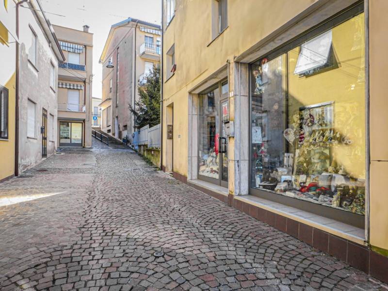 negozio in vendita a Battaglia Terme