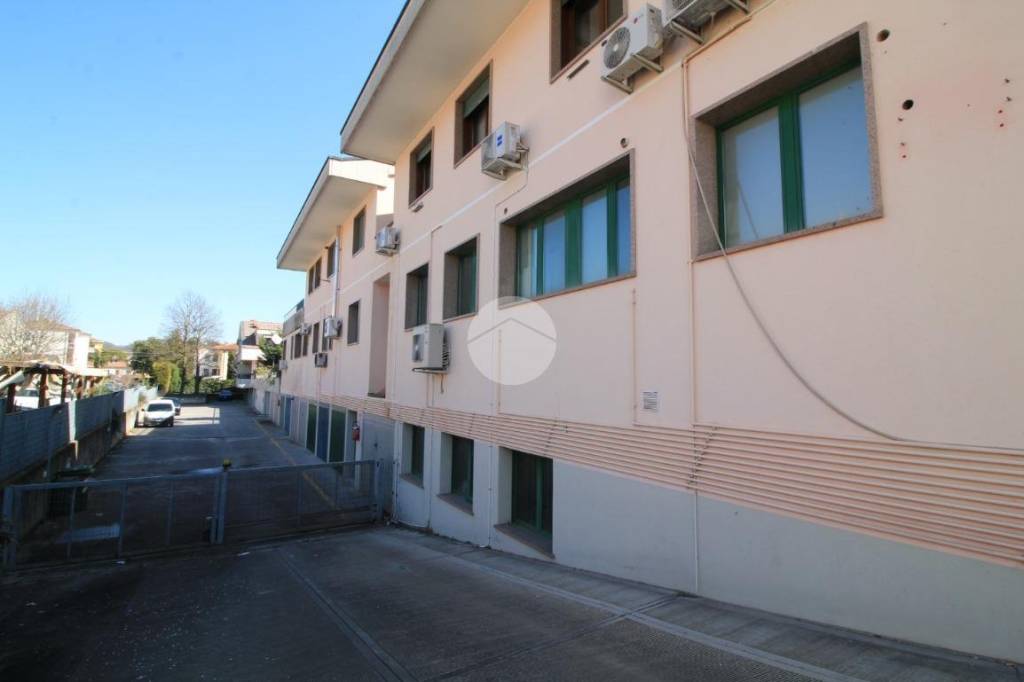 locale di sgombero in vendita a Battaglia Terme