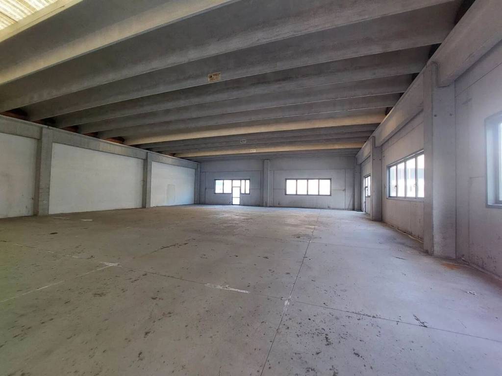 locale commerciale in vendita a Boara Pisani