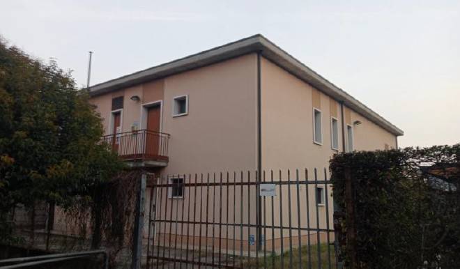 locale commerciale in vendita a Boara Pisani