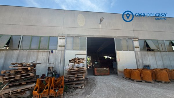 locale commerciale in vendita a Boara Pisani