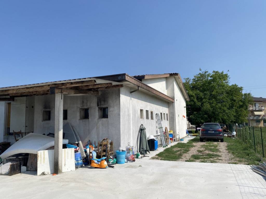 casa indipendente in vendita a Bovolenta in zona Fossaragna