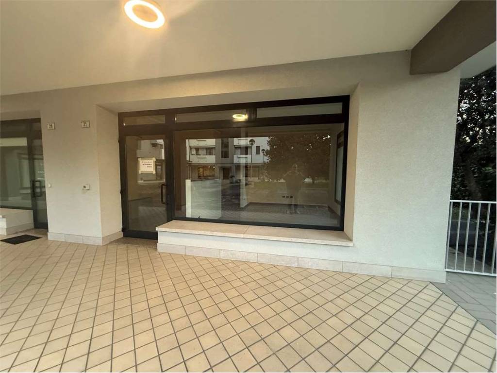 negozio in vendita a Brugine in zona Campagnola