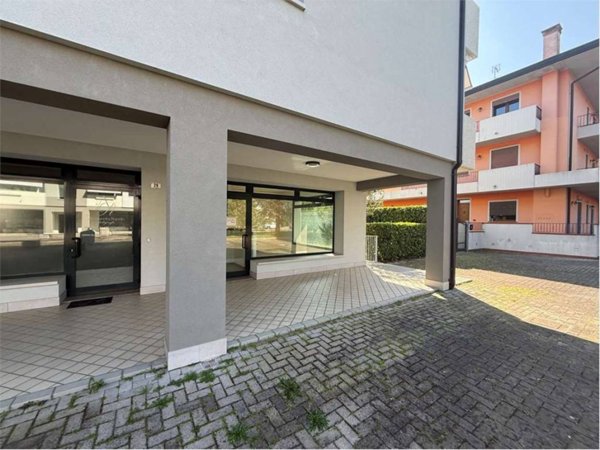 negozio in vendita a Brugine in zona Campagnola