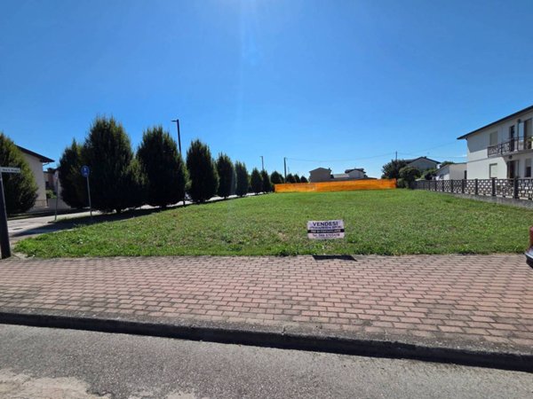 terreno edificabile in vendita a Brugine in zona Campagnola