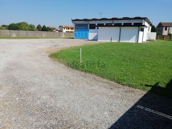 capannone in vendita a Brugine in zona Campagnola