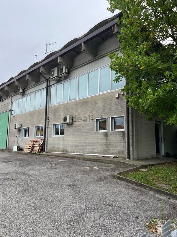 locale di sgombero in vendita a Brugine