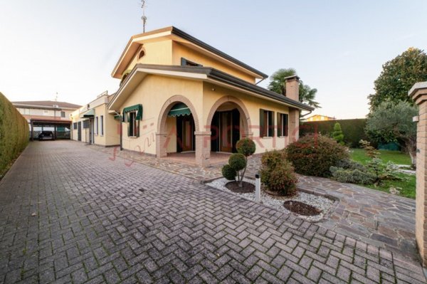 casa indipendente in vendita a Brugine in zona Campagnola