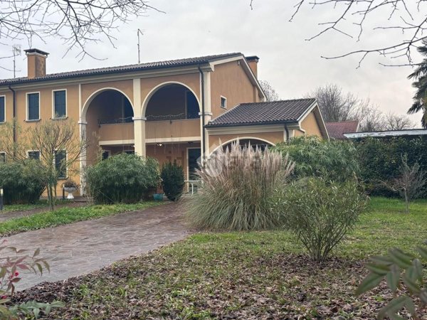 appartamento in vendita a Brugine in zona Campagnola