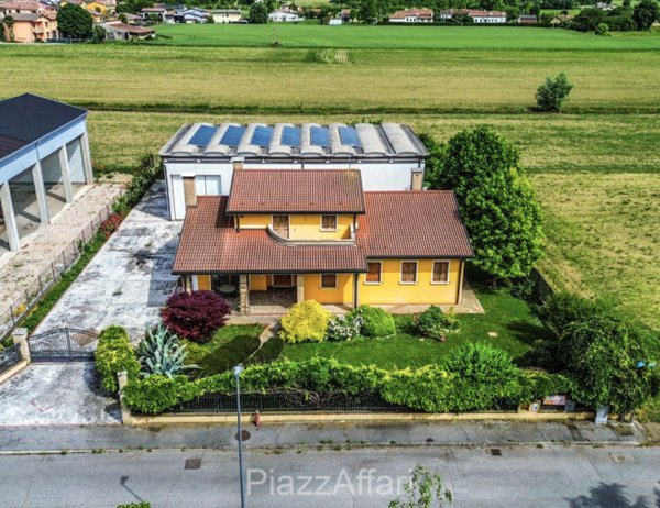 casa indipendente in vendita a Brugine in zona Campagnola
