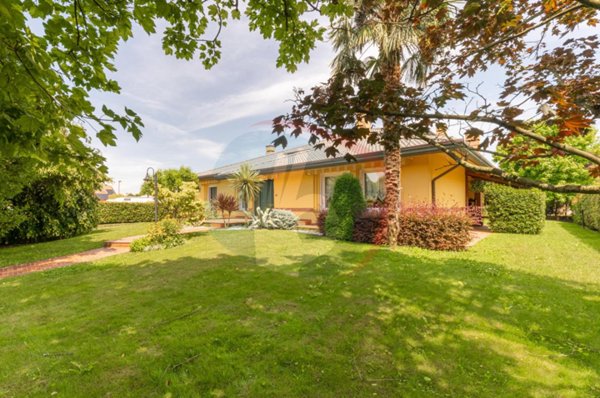 casa indipendente in vendita a Cadoneghe in zona Bragni