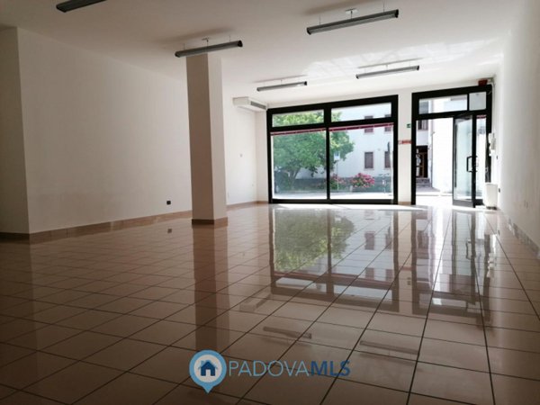 negozio in vendita a Cadoneghe in zona Mejaniga