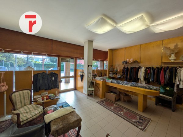 negozio in vendita a Cadoneghe in zona Mejaniga