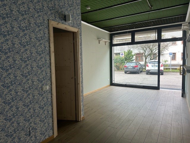 negozio in vendita a Cadoneghe in zona Mejaniga