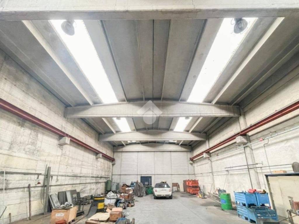 locale commerciale in vendita a Cadoneghe in zona Bragni