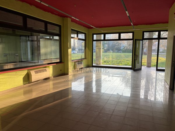 negozio in vendita a Cadoneghe in zona Mejaniga