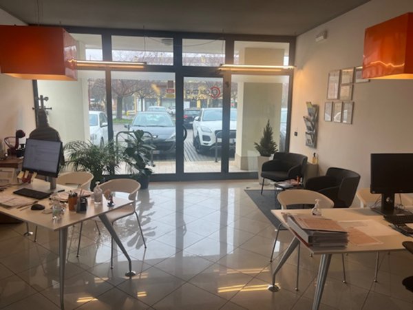 negozio in vendita a Cadoneghe in zona Mejaniga