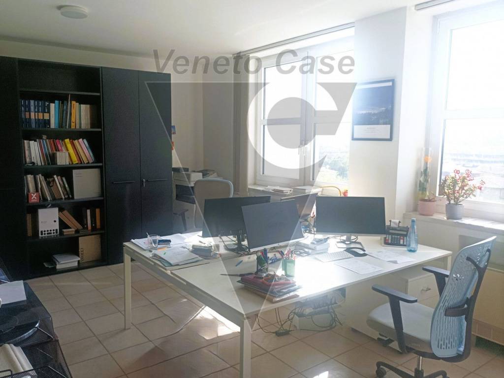 ufficio in vendita a Cadoneghe in zona Mejaniga