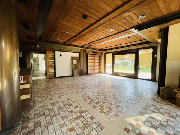 negozio in vendita a Cadoneghe in zona Mejaniga
