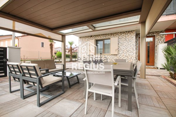 casa indipendente in vendita a Campodarsego in zona Bronzola