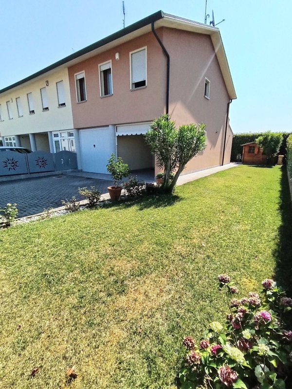 casa indipendente in vendita a Campodarsego in zona Bronzola