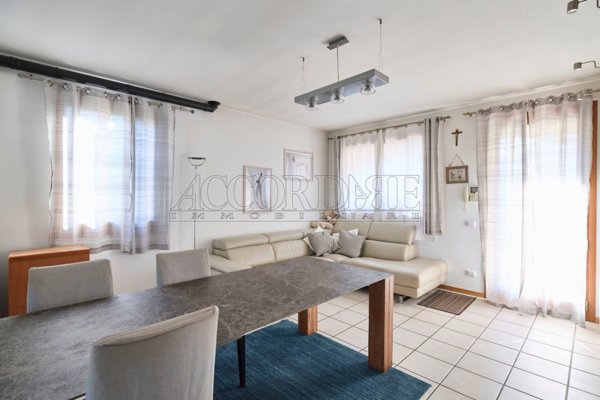 casa indipendente in vendita a Campodoro in zona Bevadoro