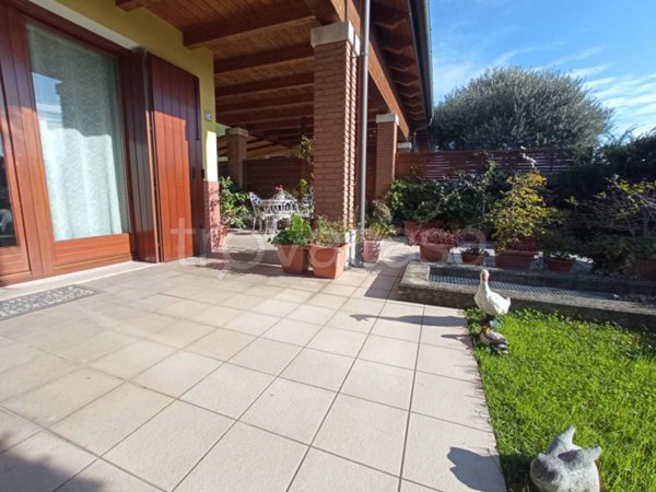 casa indipendente in vendita a Campodoro in zona Bevadoro