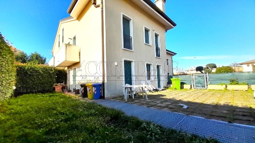 appartamento in vendita a Campodoro in zona Bevadoro