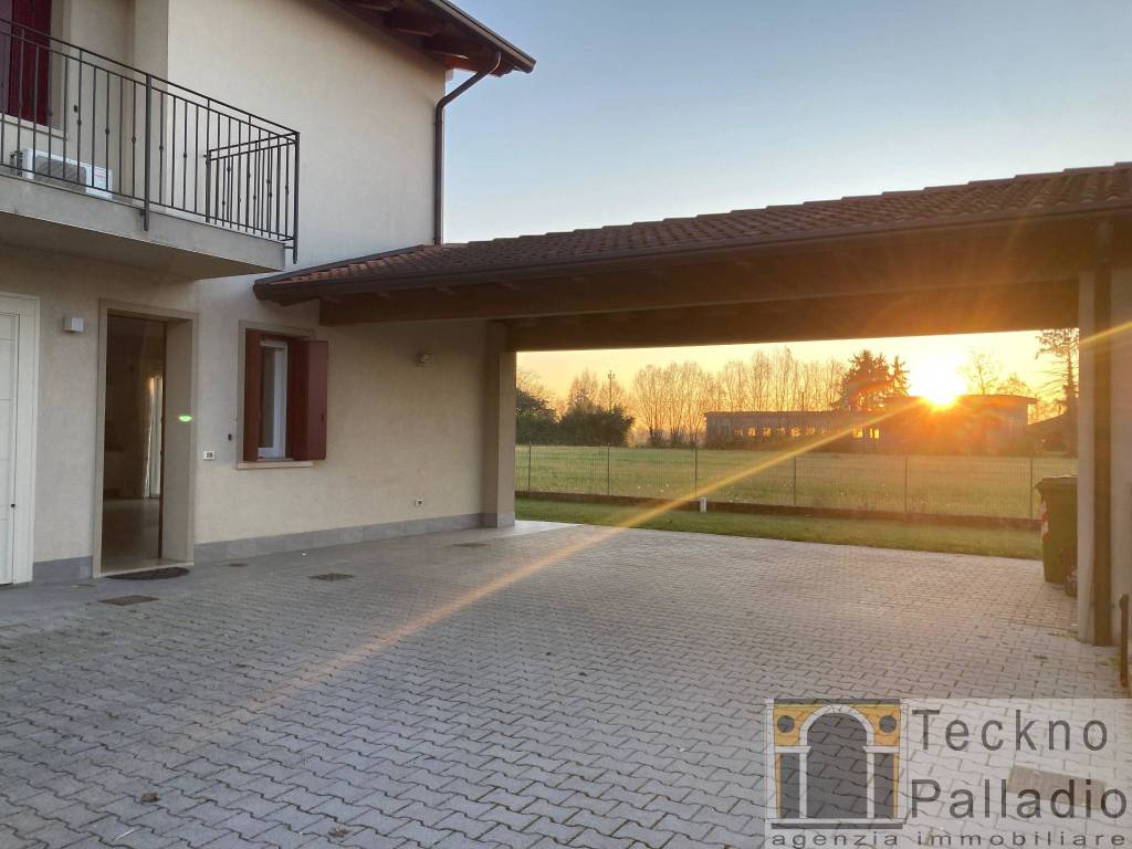 casa indipendente in vendita a Campodoro in zona Bevadoro