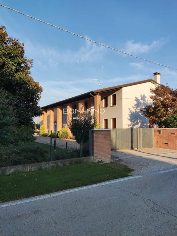 casa indipendente in vendita a Camposampiero in zona Rustega