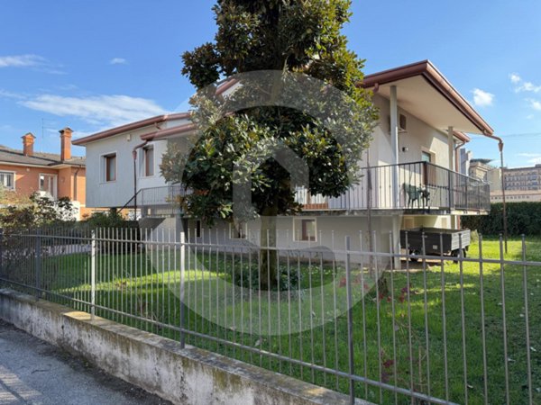casa indipendente in vendita a Camposampiero