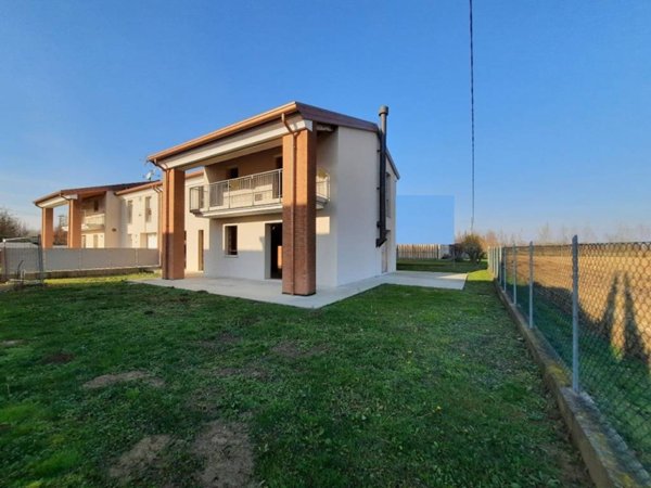 casa indipendente in vendita a Camposampiero in zona Rustega