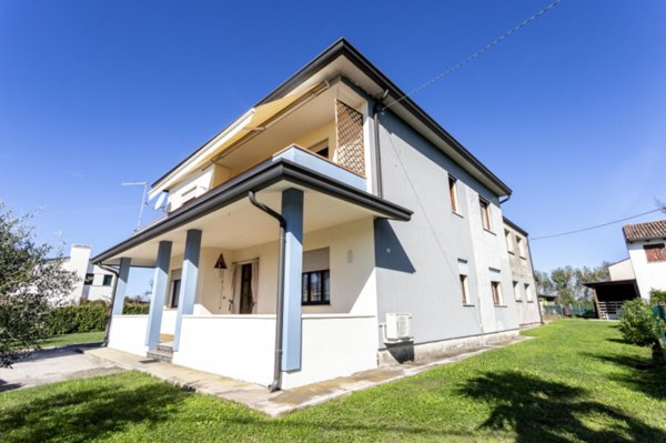 casa indipendente in vendita a Camposampiero in zona Rustega