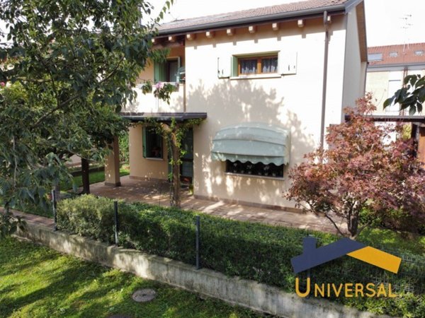 casa indipendente in vendita a Camposampiero in zona Rustega