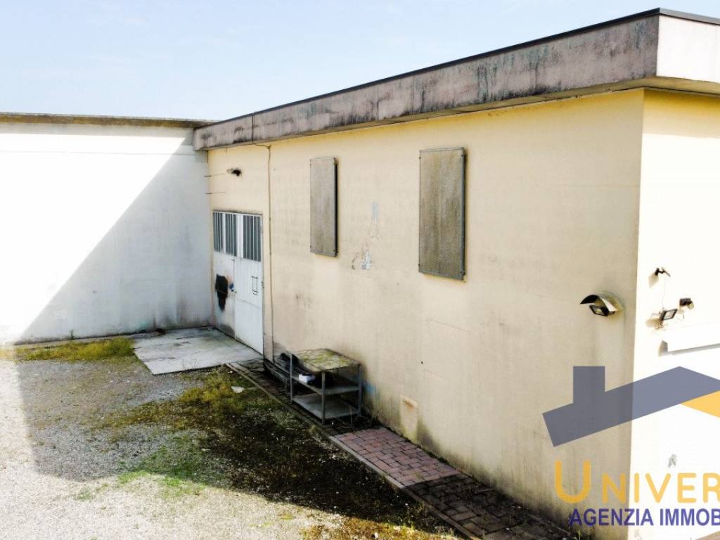 locale commerciale in vendita a Camposampiero