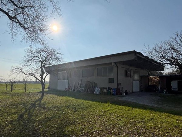 locale commerciale in vendita a Camposampiero