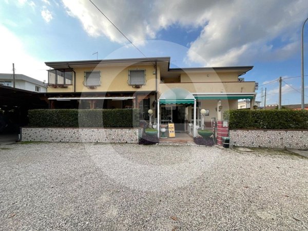 negozio in vendita a Camposampiero
