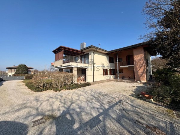 casa indipendente in vendita a Camposampiero in zona Rustega