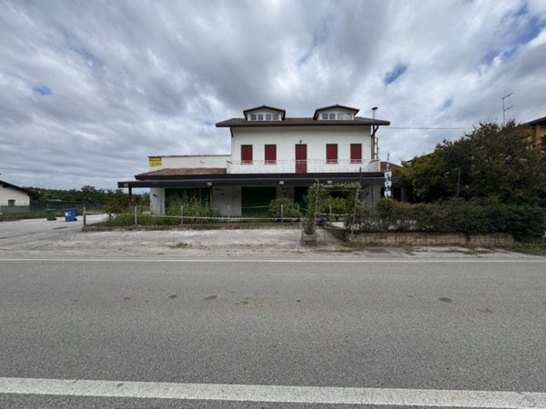 appartamento in vendita a Camposampiero in zona Rustega