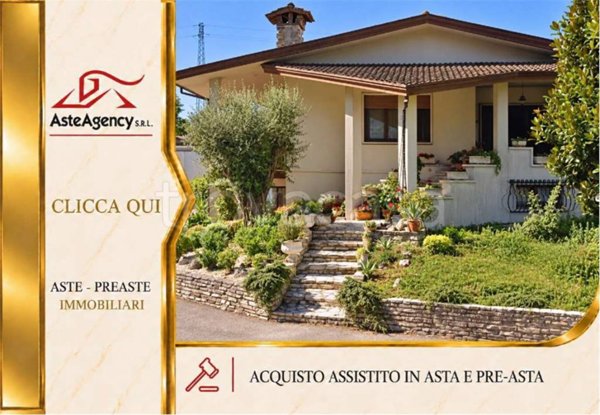 casa indipendente in vendita a Camposampiero in zona Rustega