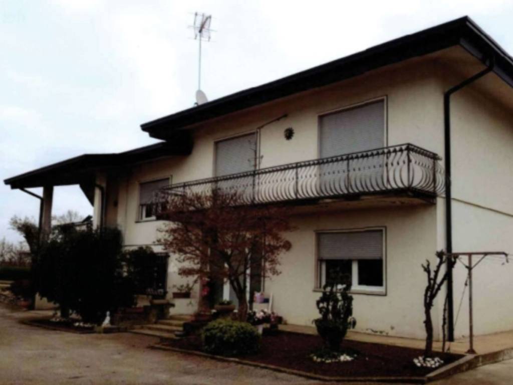 casa indipendente in vendita a Camposampiero in zona Rustega