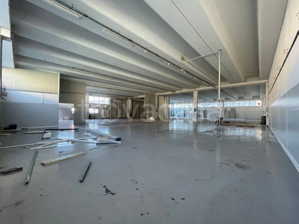 locale commerciale in vendita a Candiana